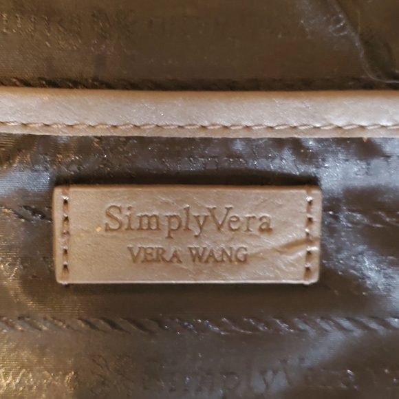 Vera Wang Wristlet ⚜️🤎⚜️ - Picture 5 of 7